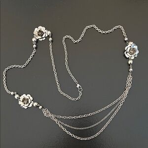 Elegant Silver Floral Necklace